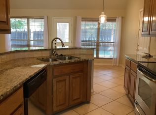 409 S Rhomberg St #B, Burnet, TX 78611