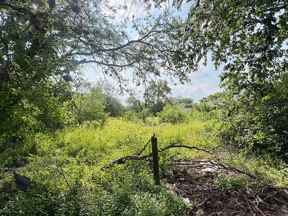 2nd image of 205 LA GLORIA ST LOT 9