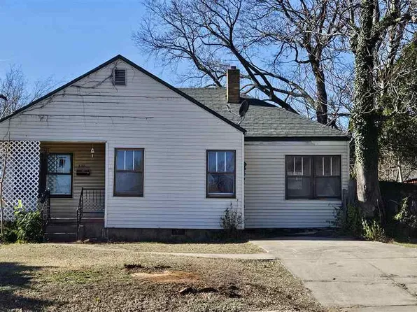 620 S 9th St, Ponca City, OK 74601