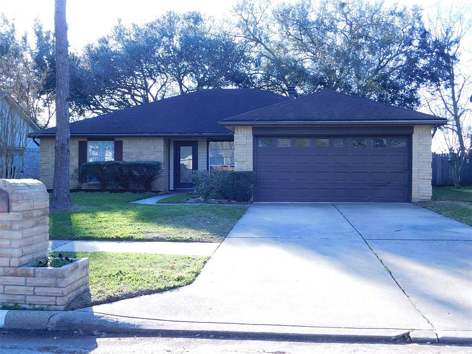 Great 1 story located towards the end of the street for low traffic.