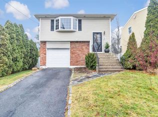 5 Van Wicklen Ct, Northport, NY 11768