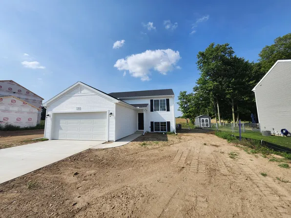 274 Jacata Dr, Kent City, MI 49330