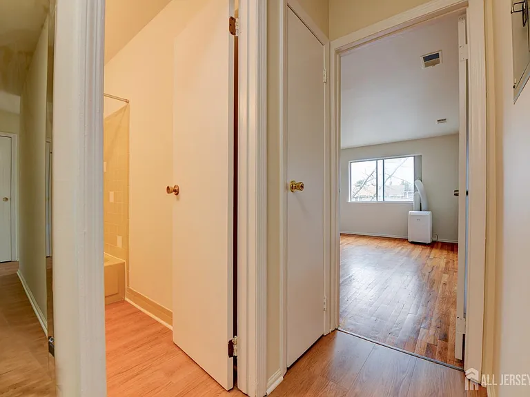 6 College Dr — Photo 16