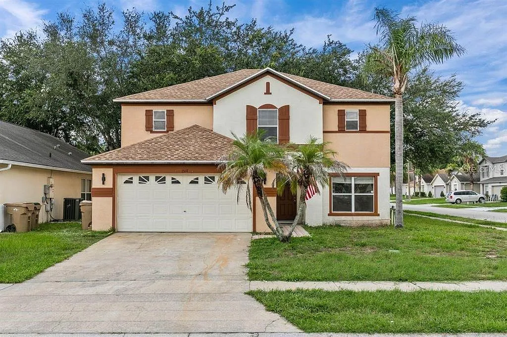 4 bed, 2.5 bath, 2411 sqft, $2,500 — Photo 1