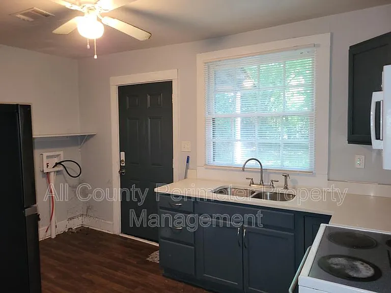 925 Troupe St — Photo 3