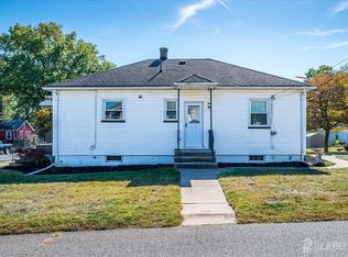 92 Lake View Blvd, Edison, NJ 08817