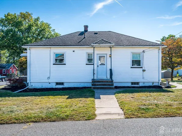 92 Lake View Blvd, Edison, NJ 08817