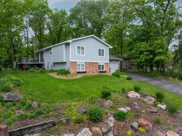 1071 Kirkwood Dr, Eagan, MN 55123
