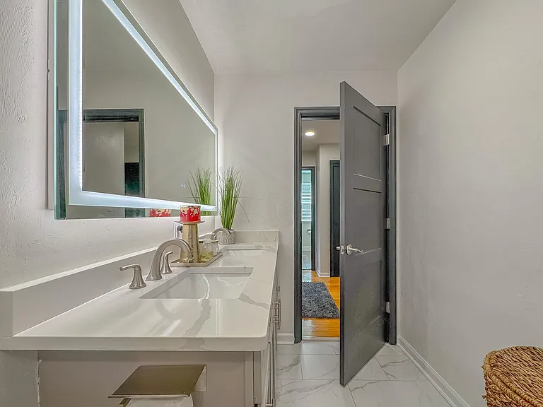 1044 Seminole Dr — Photo 11