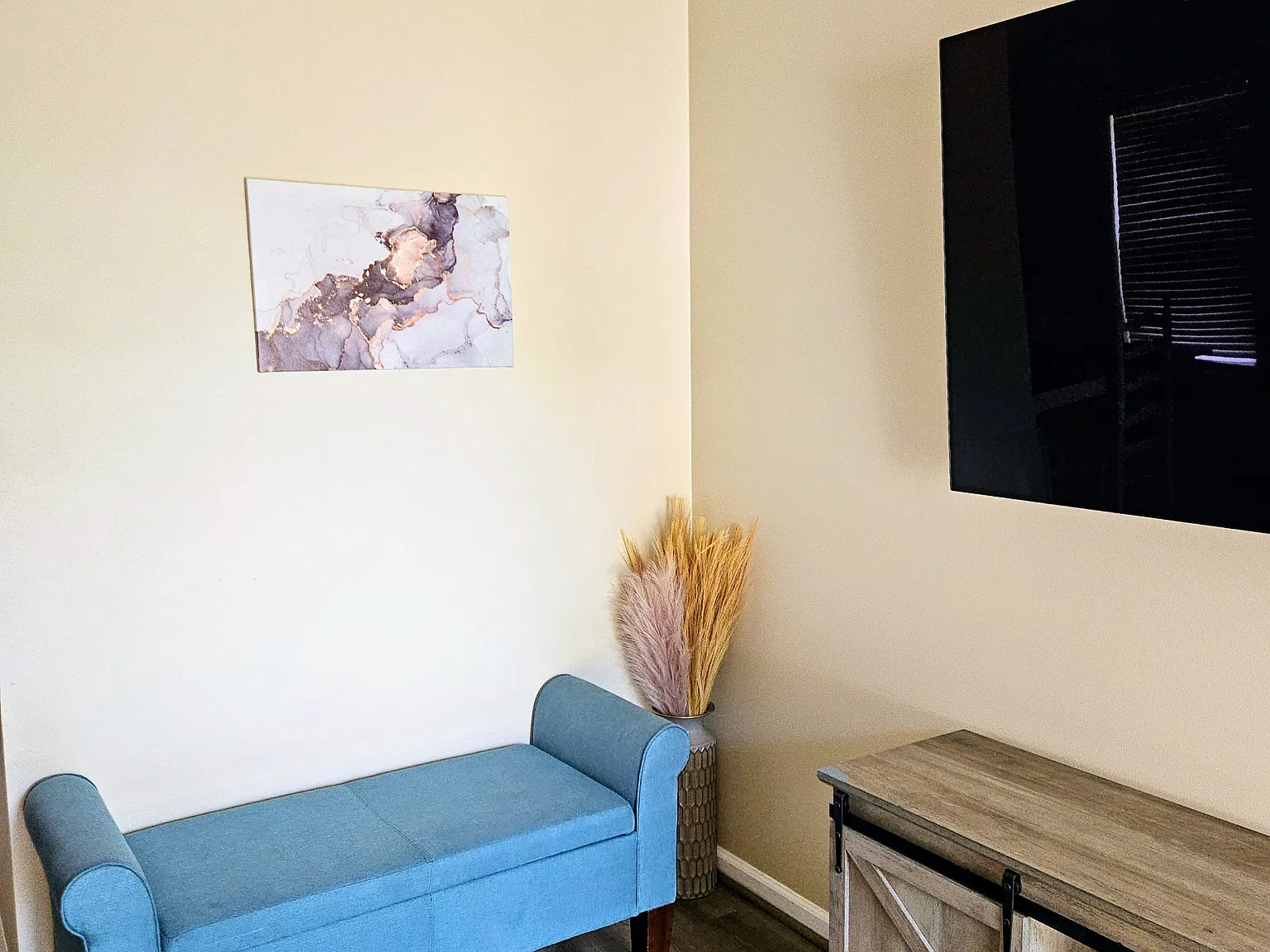 3 bed, 1108 sqft, $2,800 — Photo 2