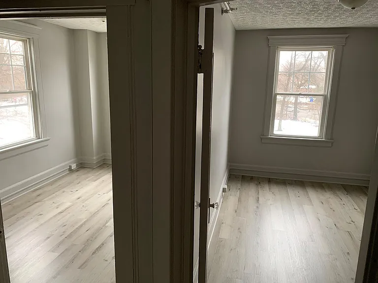 1424 W 10th St — Photo 31