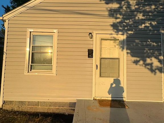 3rd image of 511 Memorial Park Dr APT B