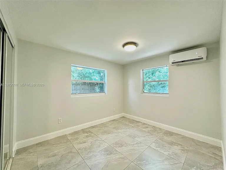 1279 NE 40th Pl #3 — Photo 3