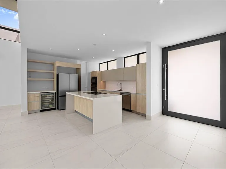 135 Salonga St — Photo 4
