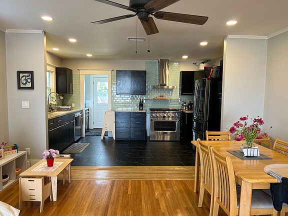 5th image of 1055 W 19th St