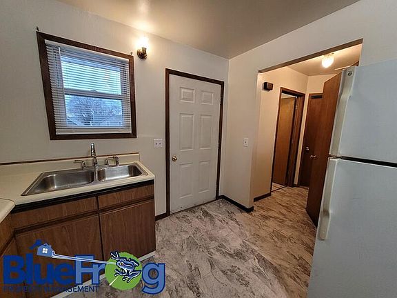 4th image of 727 W Harris St #1/2