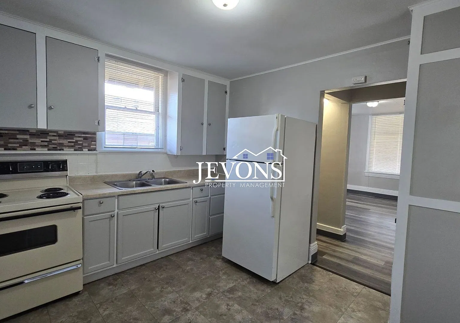 511 N 2nd St Yakima, WA 98901 — Photo 1