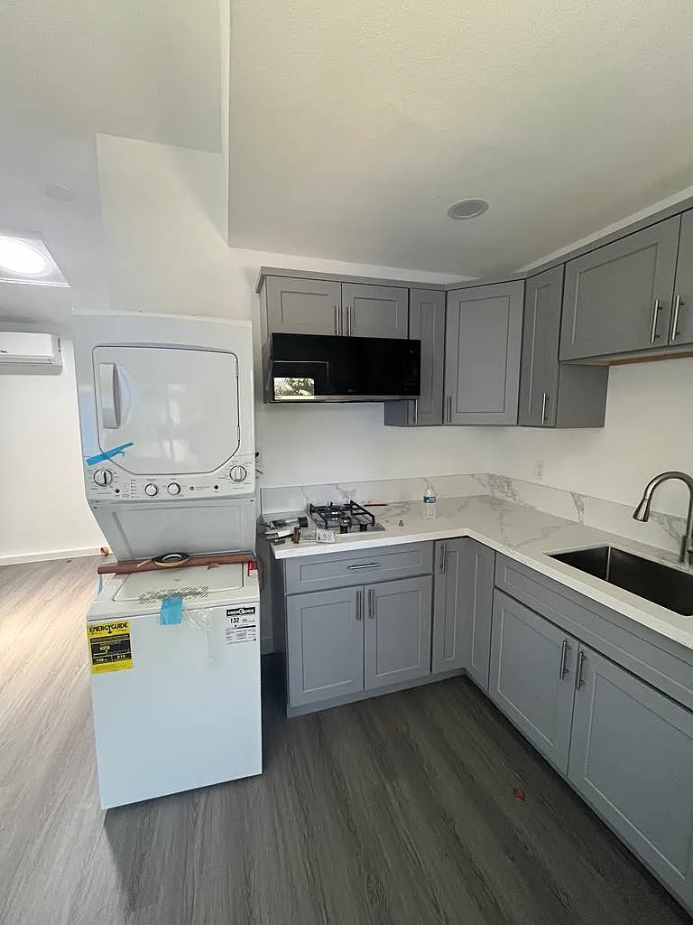 Studio, 400 sqft, $1,800 — Photo 2