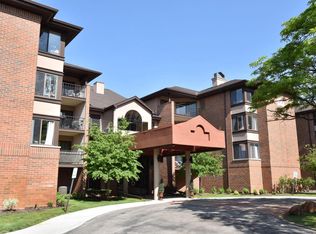 1600 W Green Tree Rd APT 219, Glendale, WI 53209