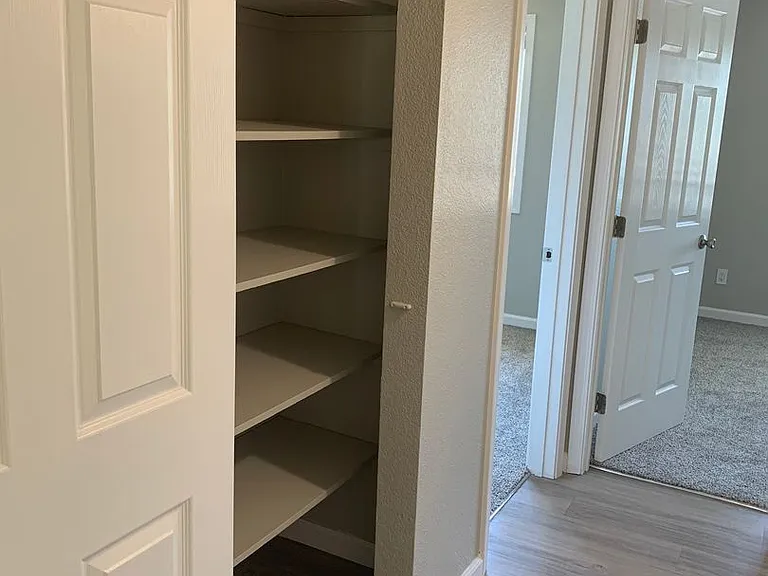 Dry Creek Apartments — Photo 30