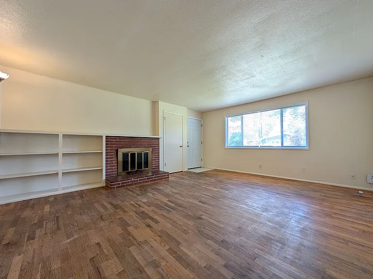 1180 E 32nd Ave — Photo 7