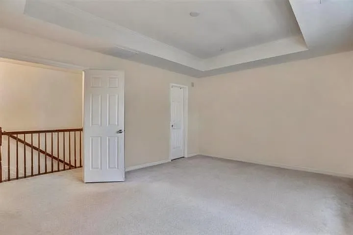 42243 Canary Grass Sq — Photo 14