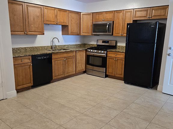 3rd image of 422 Forest Park Ln