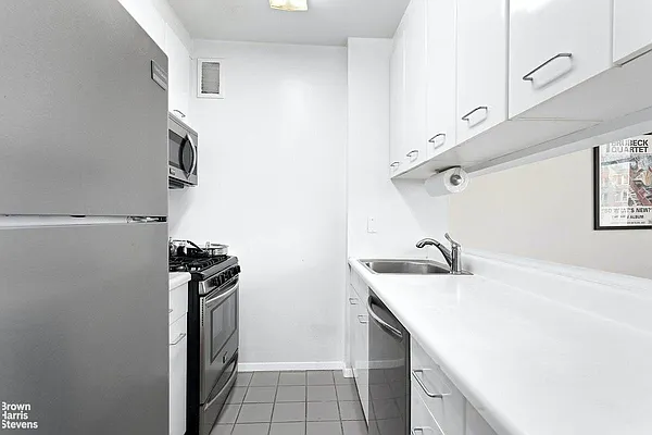 Rented by Samuel Realty Group LLC | media 15