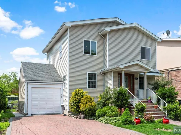 726 Hamilton Ave, Ridgefield, NJ 07657