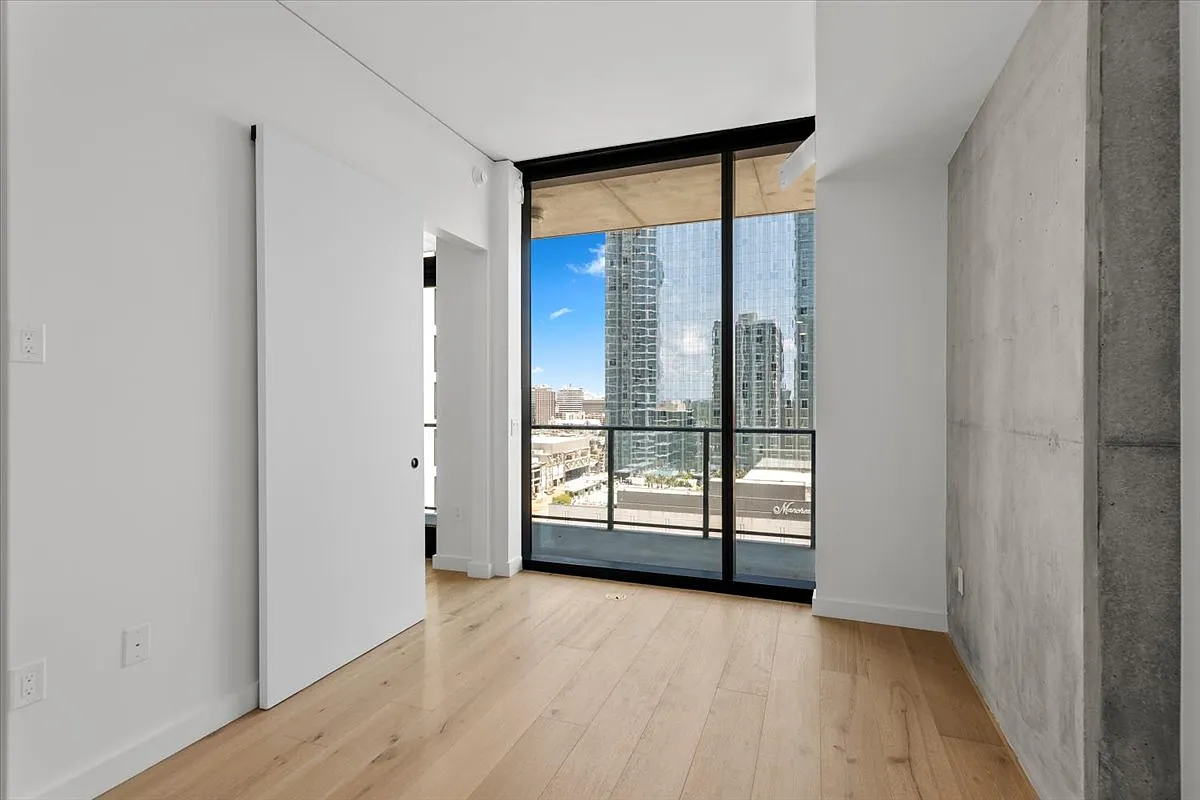 Building Photo - 610 Davis St #1809