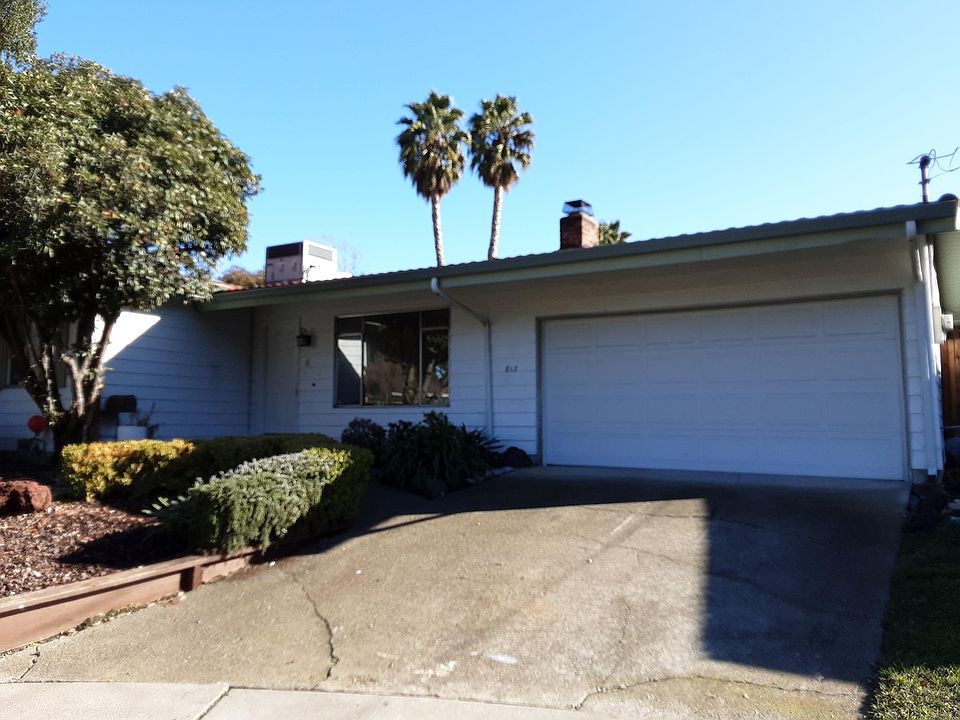 1st image of 812 Soto Ct