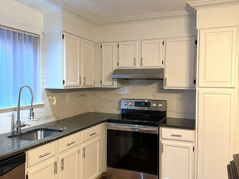 703 Meadow Woods Ln — Photo 3