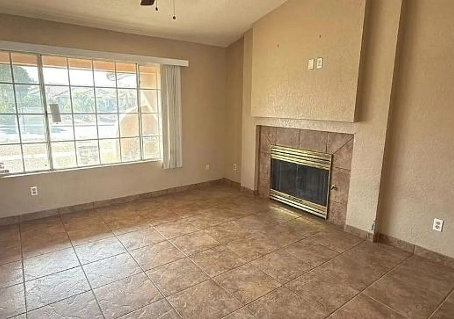 Charming Single Family Home! Available 8/10/2026 -Home Is Currently Occupied! — Photo 3