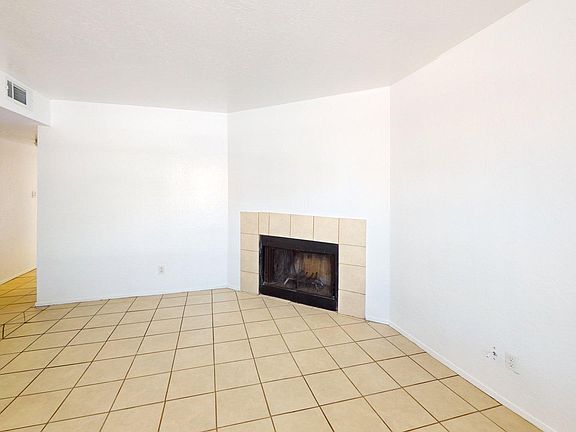 4th image of 1000 Meadowlark Ct SE
