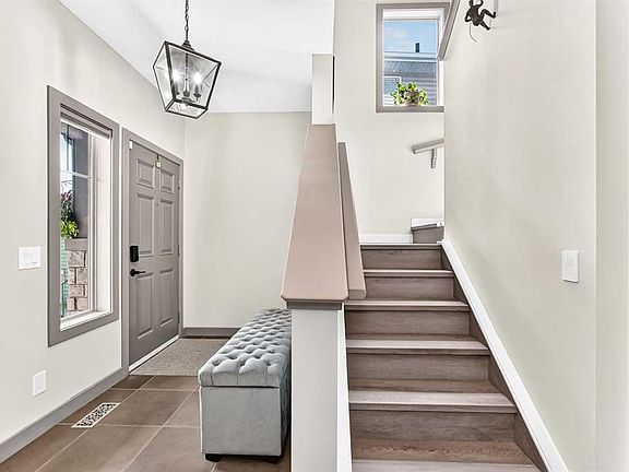 3rd image of 24 E Brightonstone Gdns SE