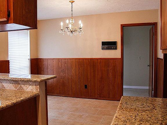 Eat-in Kitchen space