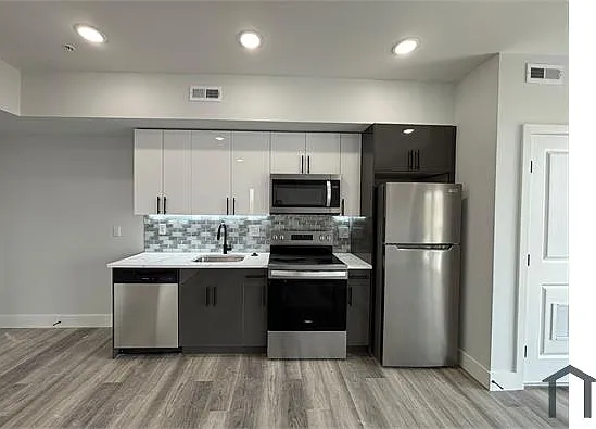 2 bed, 750 sqft, $1,750 — Photo 1