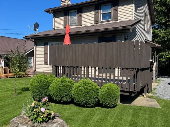 116 Blackhawk Rd, Beaver Falls, PA 15010