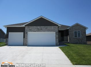 9605 Dutch Mill Ln, Lincoln, NE 68516