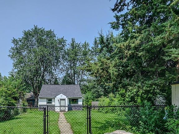 2nd image of 726 Moorland Rd