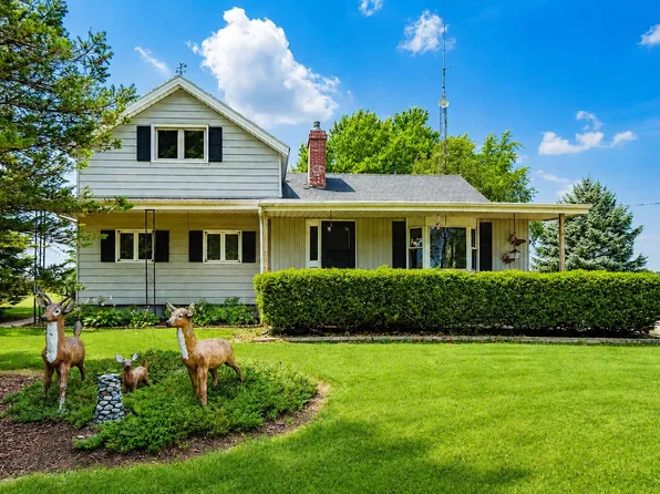 N9644 Ridge Rd, Van Dyne, WI 54979