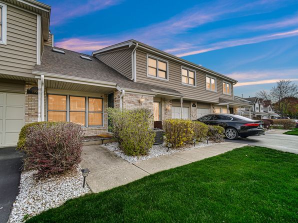 1900 Wisteria Ct APT 5, Naperville, IL 60565