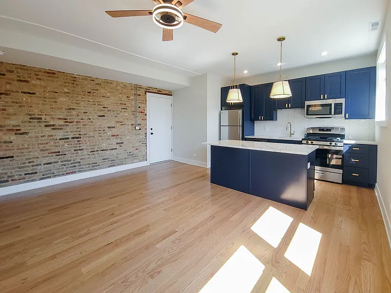2020-36 W. Montrose / 4405-09 N. Seeley — Photo 15