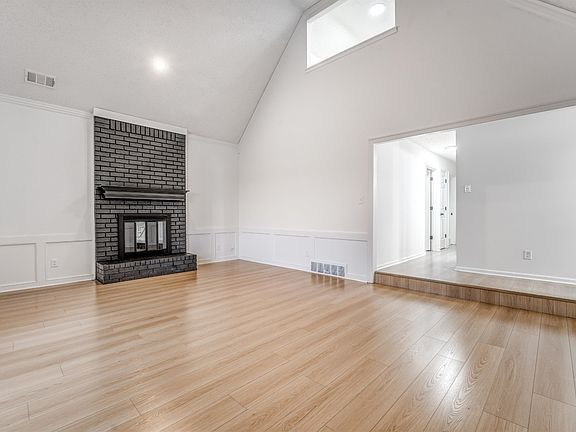 5th image of 2297 Hickory Path Dr