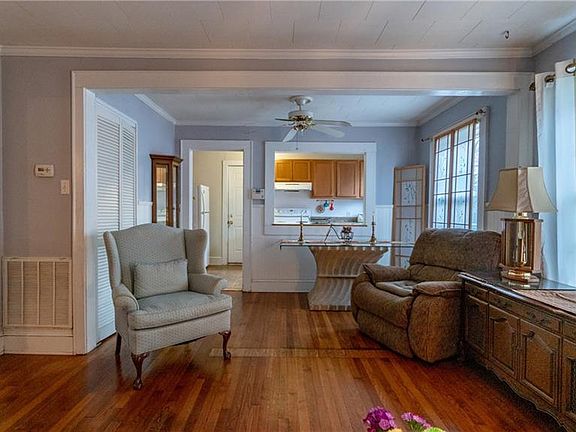 5th image of 319 Lawrence St