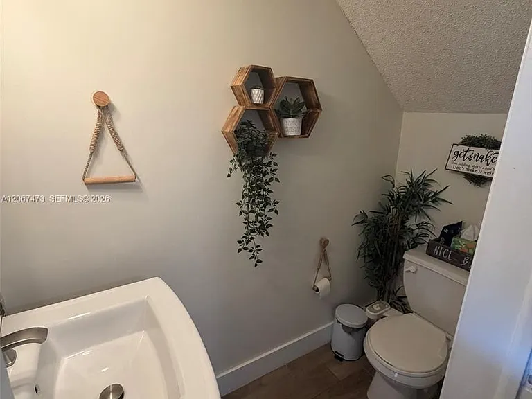 128 Riviera Cir #128 — Photo 9