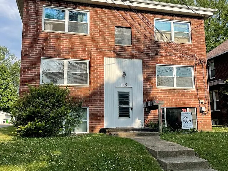 115 Hillcrest Ave NW — Photo 1