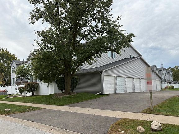 5th image of 381 Park Ridge Ln Unit A