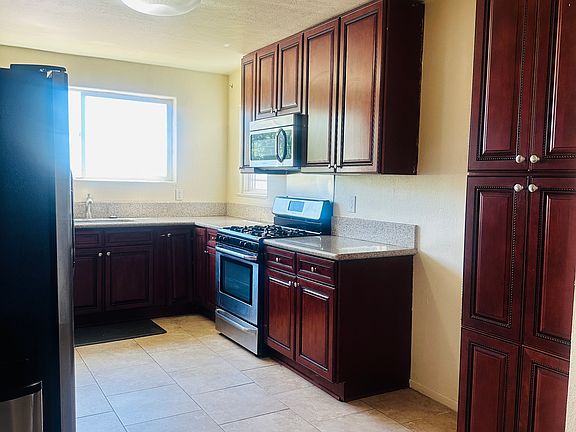 2nd image of 1135 N Stone St #2