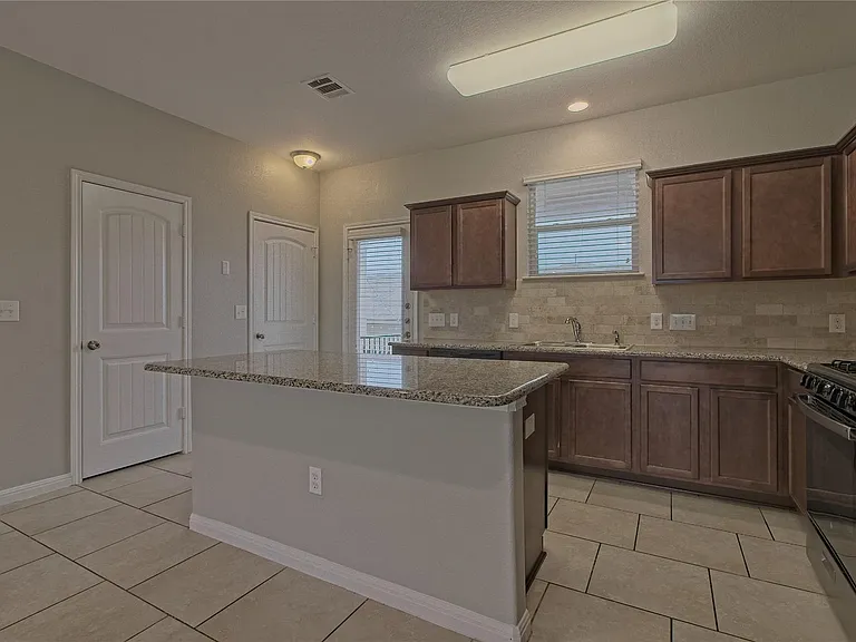 315 N Heatherwilde Blvd — Photo 15